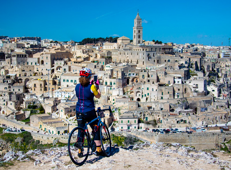 Road Cycling in Italy Destination Guide Image